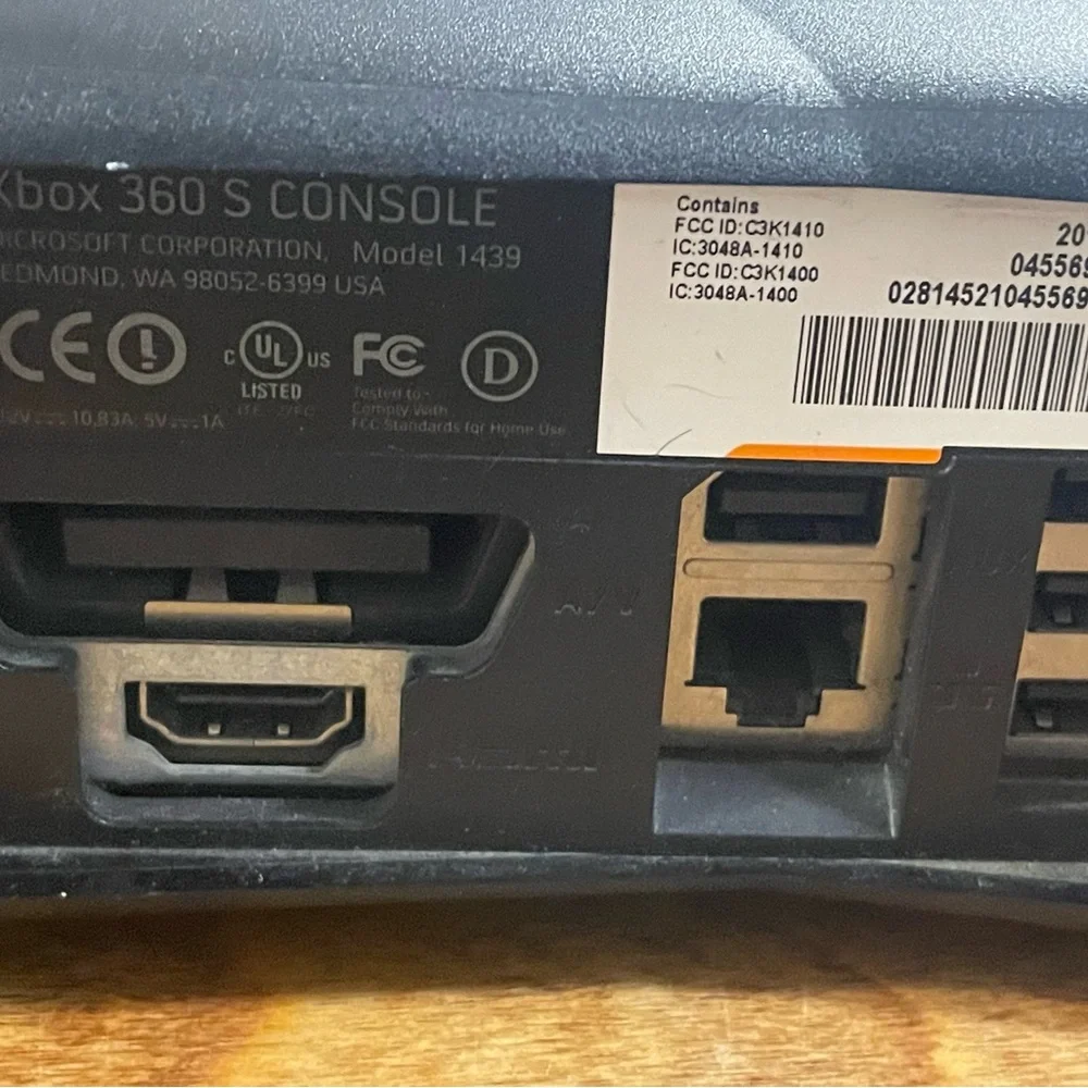 Black Xbox 360 S Console with Power plug and HDMI Tested
